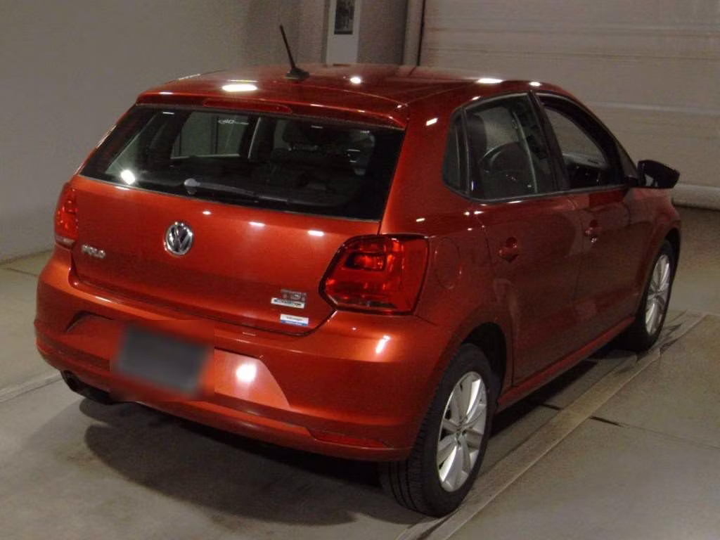 VOLKSWAGEN POLO