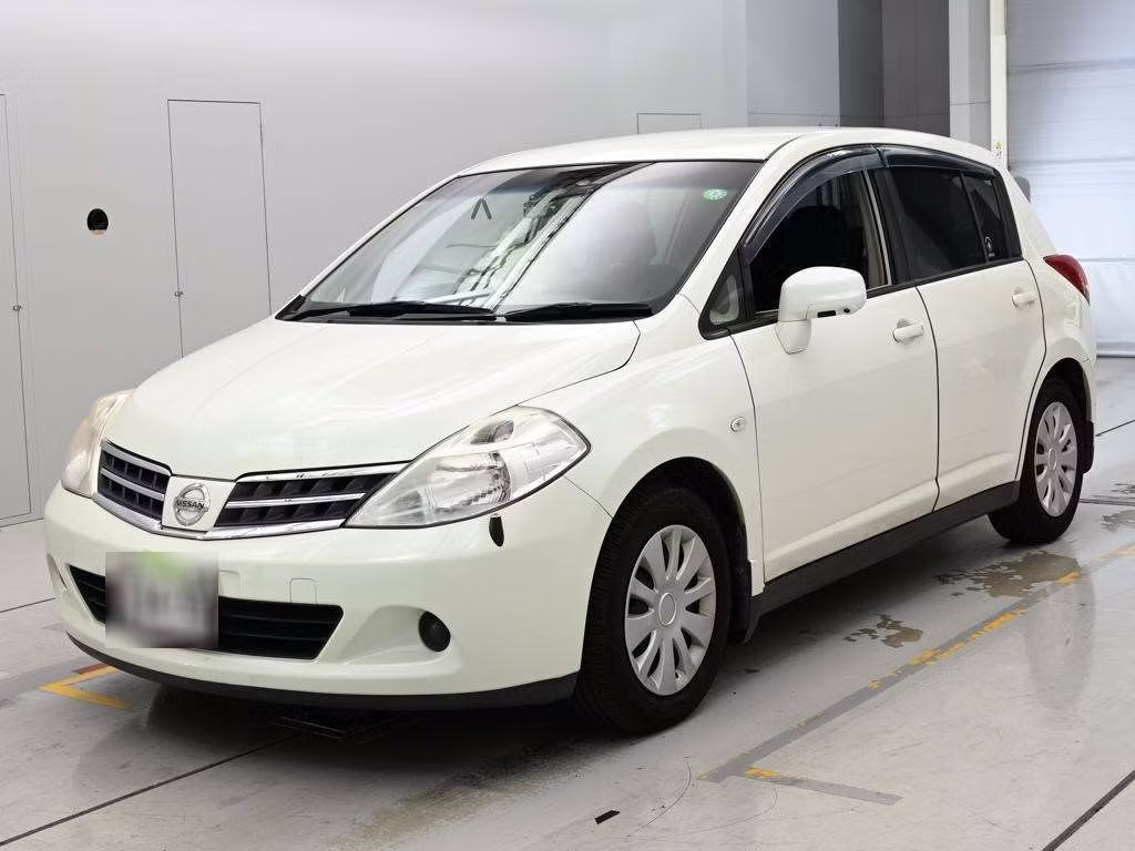 NISSAN TIIDA