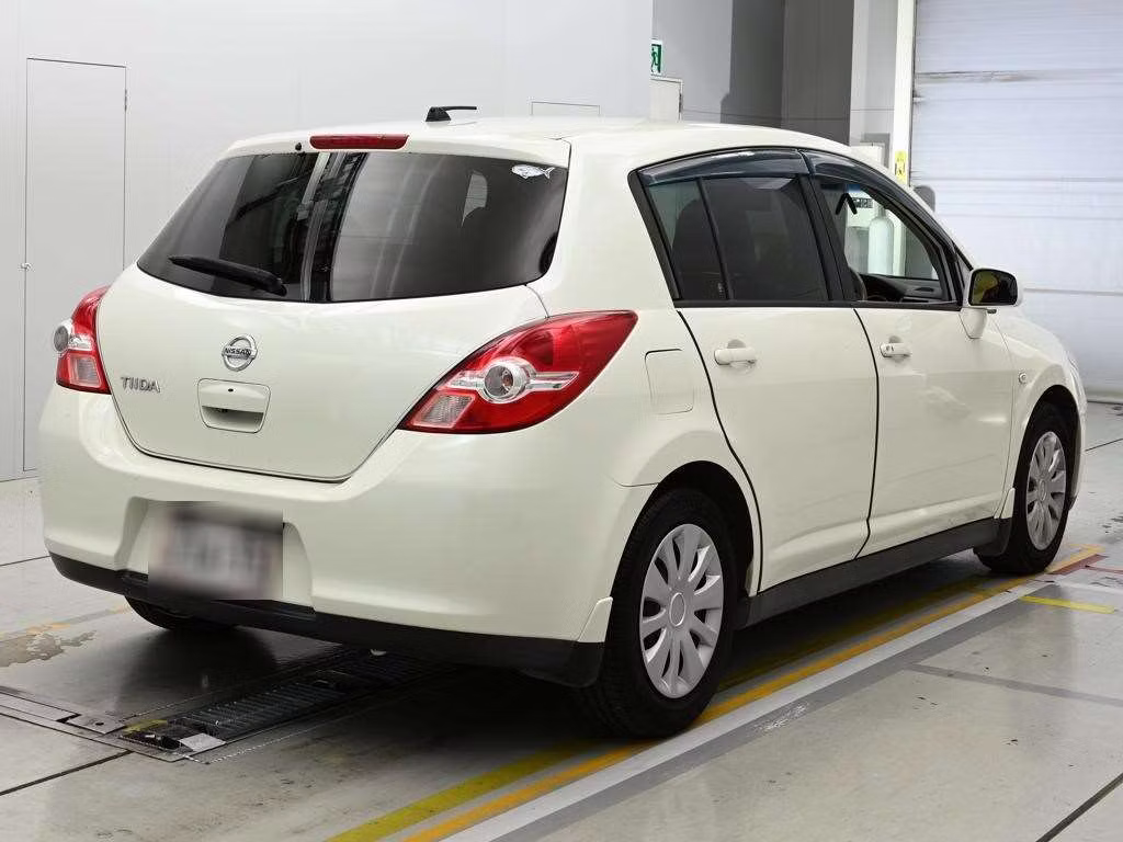 NISSAN TIIDA