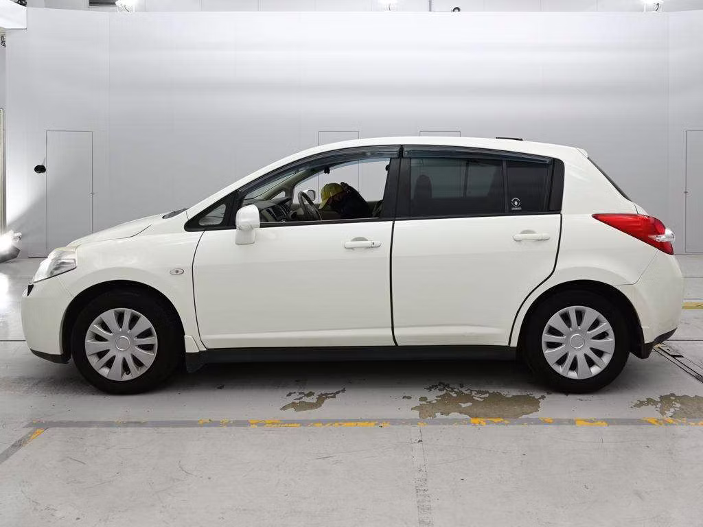 NISSAN TIIDA