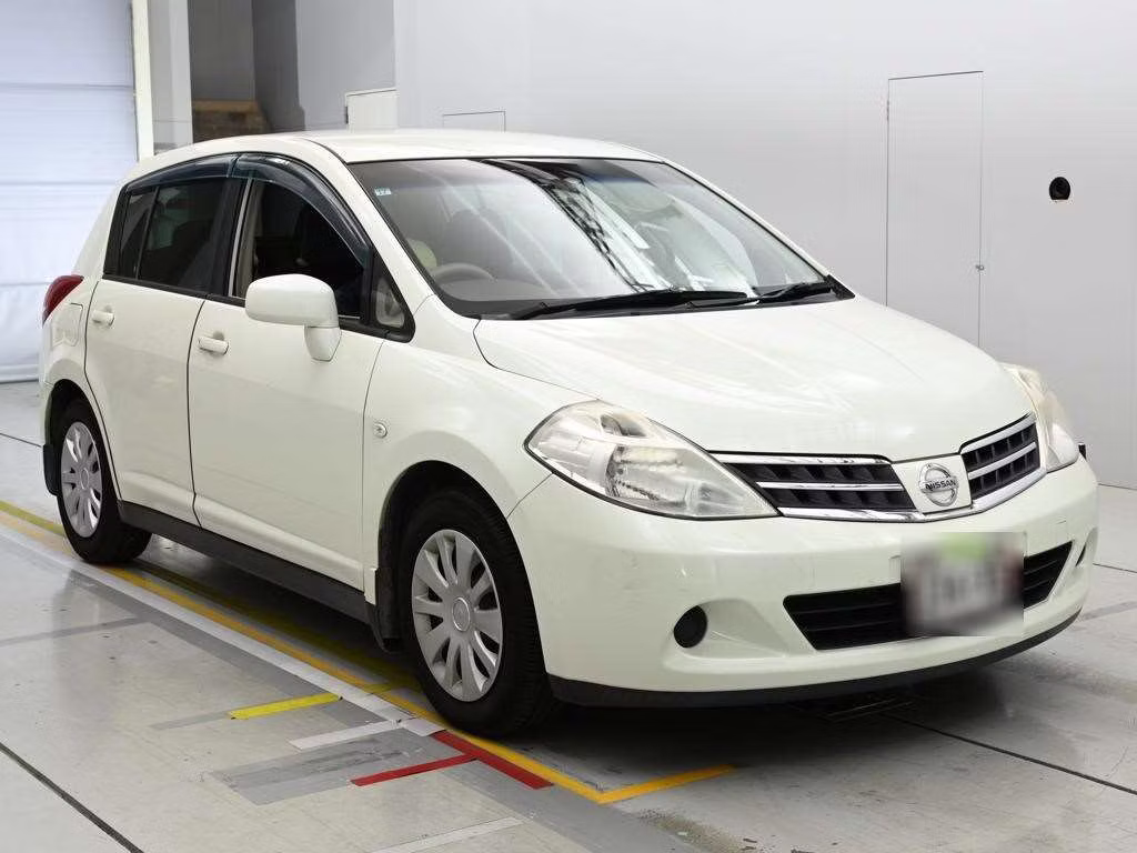 NISSAN TIIDA