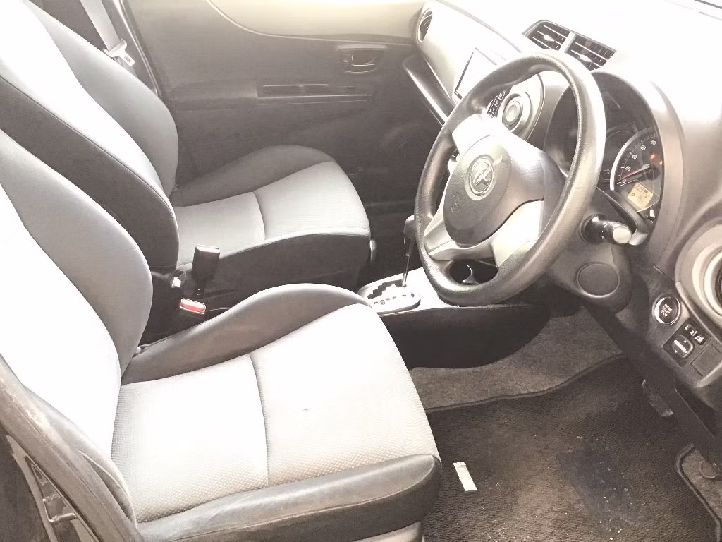 TOYOTA VITZ
