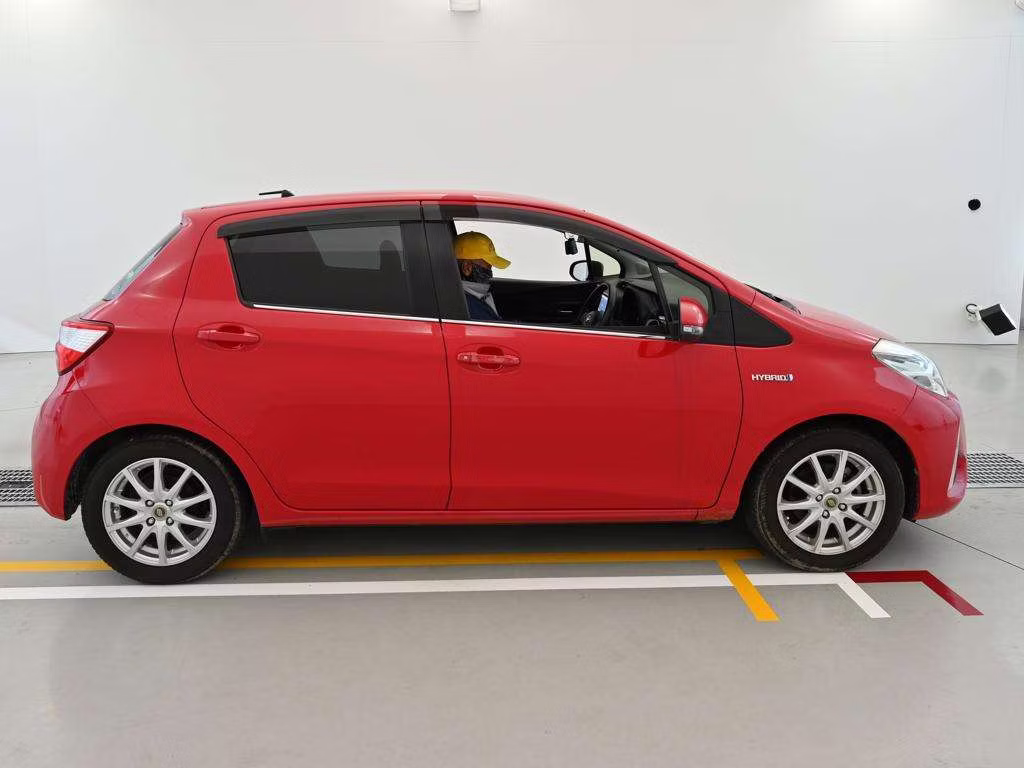 TOYOTA VITZ