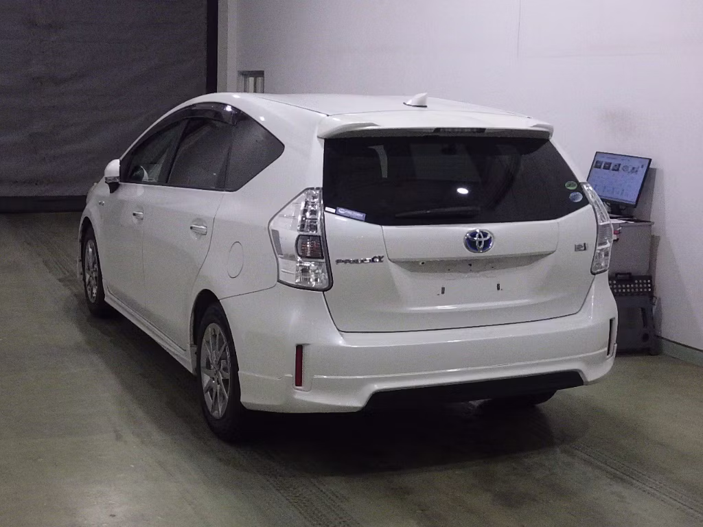 TOYOTA PRIUS ALPHA