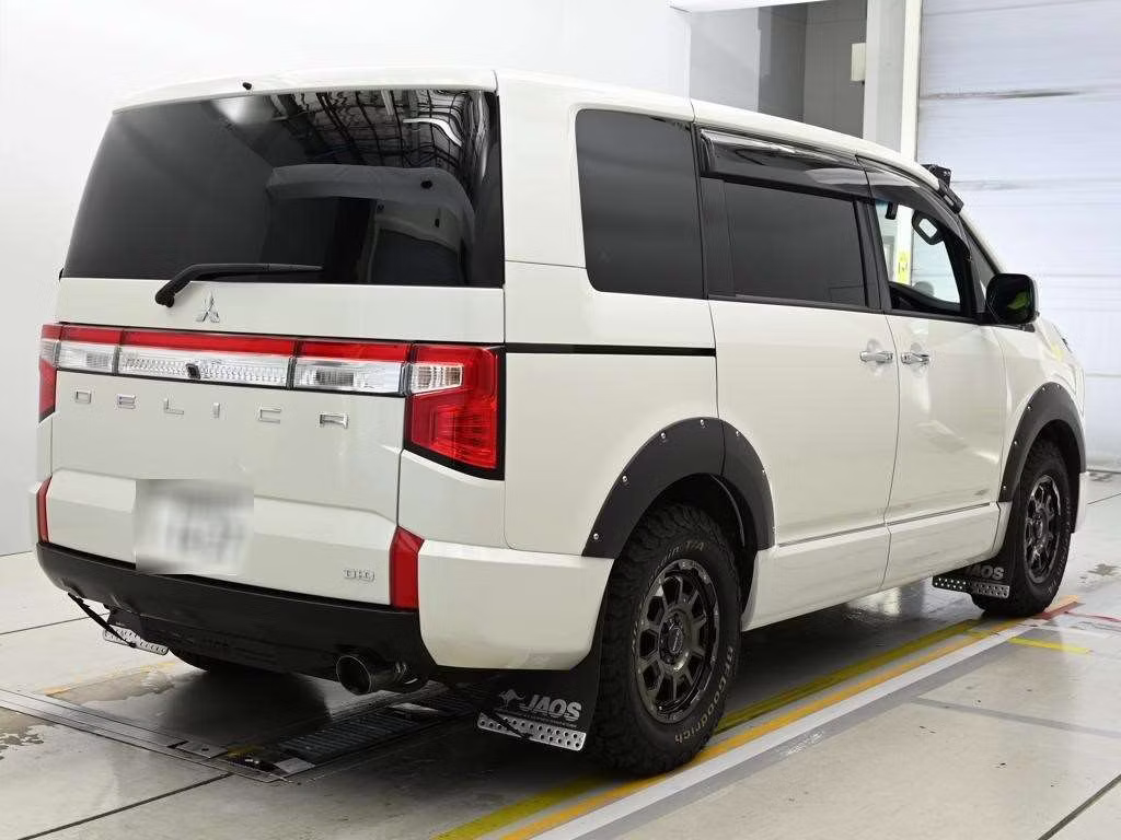MITSUBISHI DELICA D:5