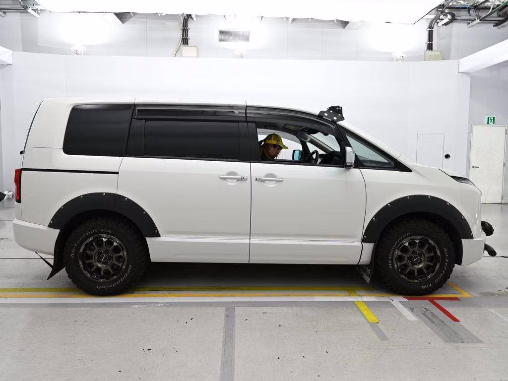 MITSUBISHI DELICA D:5