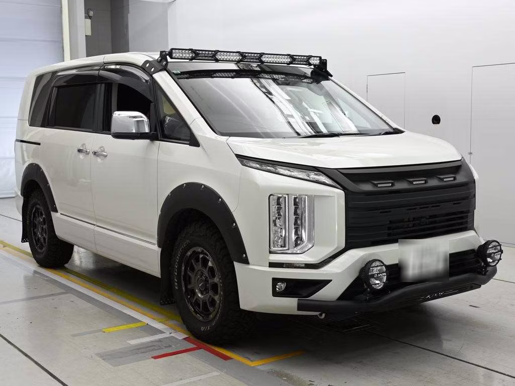 MITSUBISHI DELICA D:5