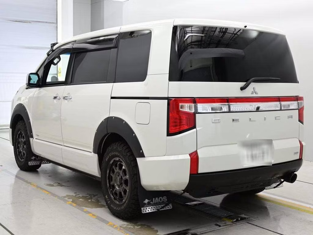 MITSUBISHI DELICA D:5