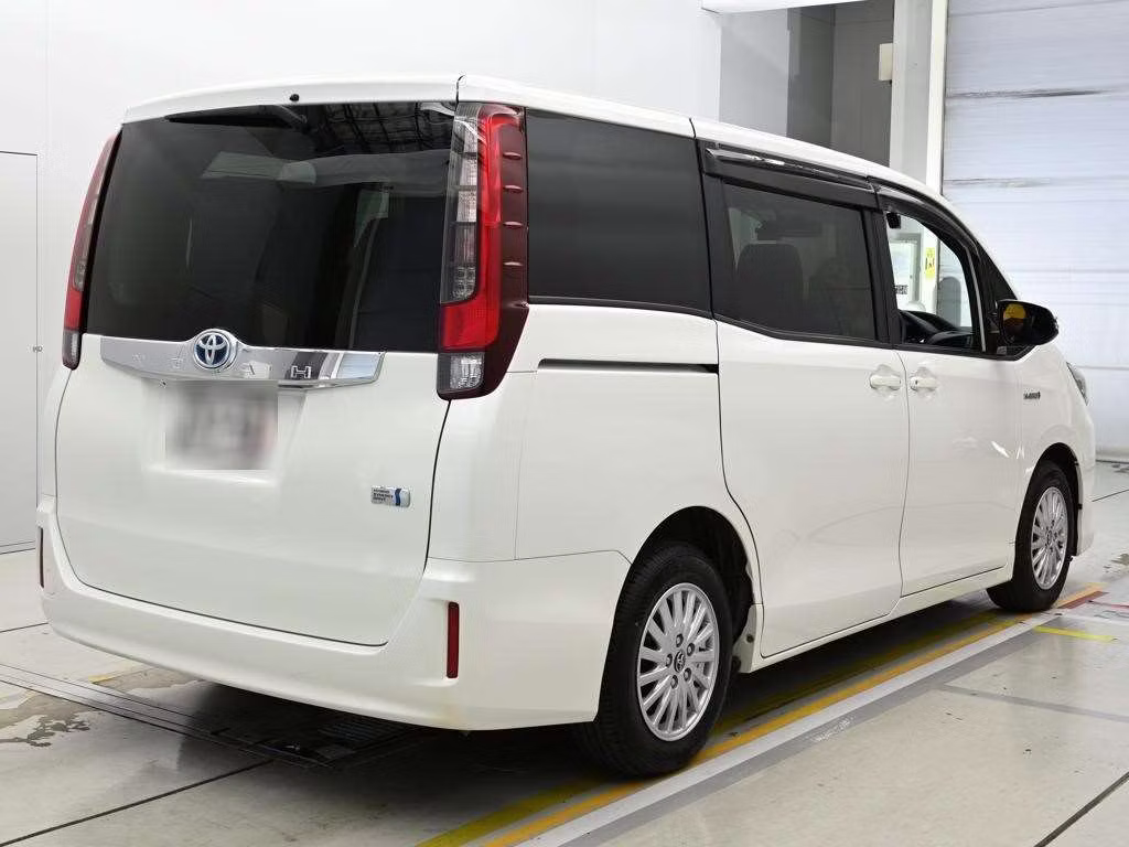 TOYOTA NOAH