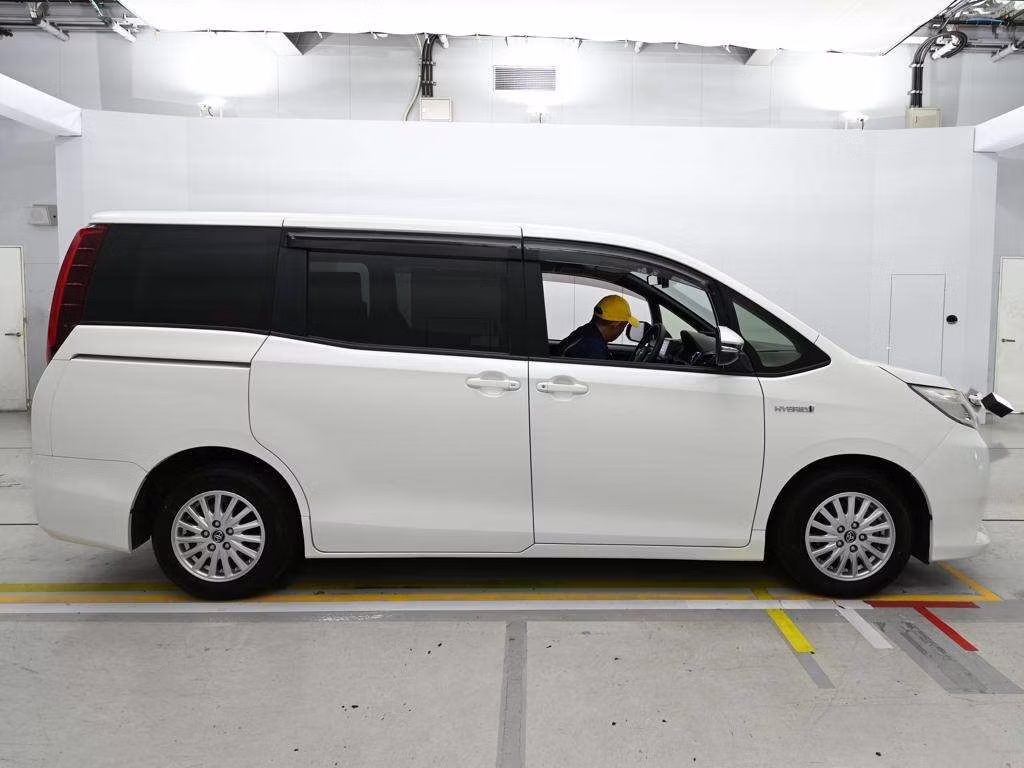 TOYOTA NOAH