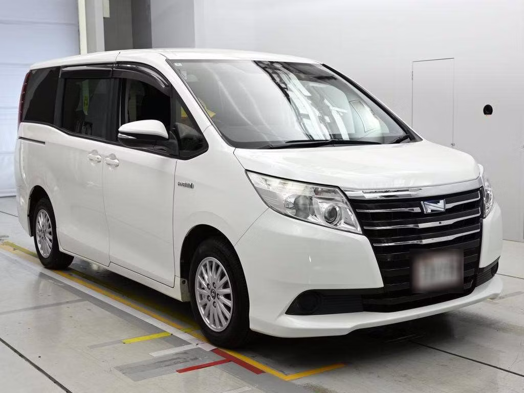 TOYOTA NOAH