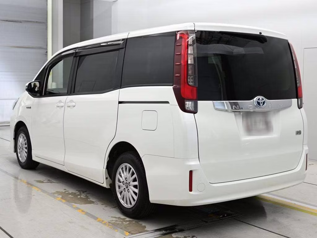 TOYOTA NOAH