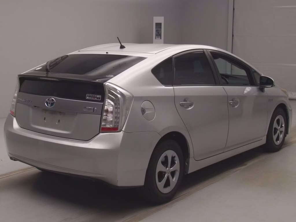 TOYOTA PRIUS PHV