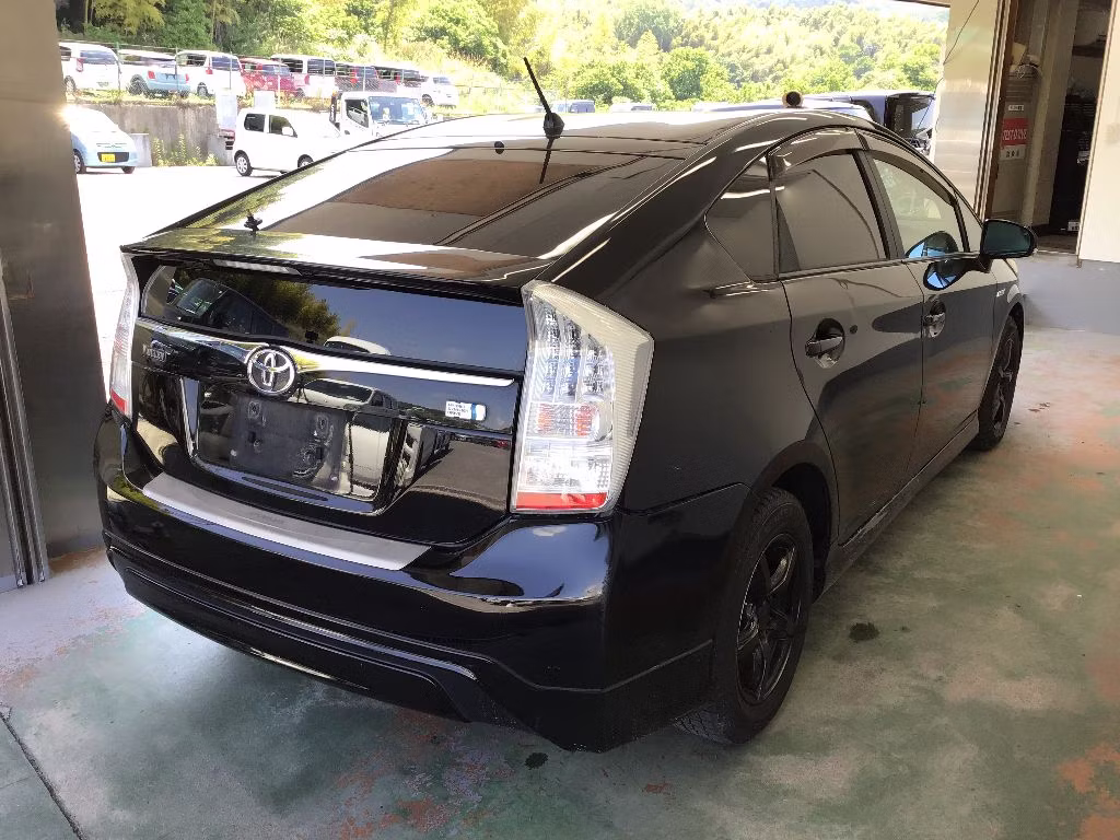 TOYOTA PRIUS