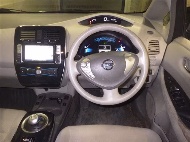 NISSAN LEAF