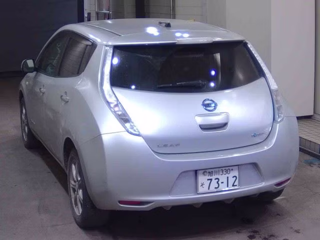 NISSAN LEAF