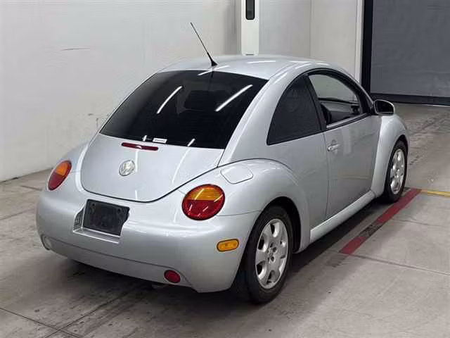 VOLKSWAGEN BEETLE
