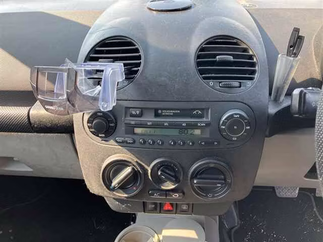 VOLKSWAGEN BEETLE