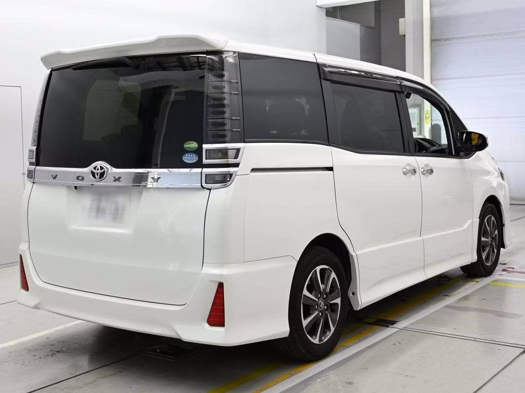 TOYOTA VOXY