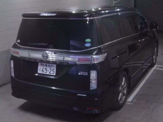 NISSAN ELGRAND