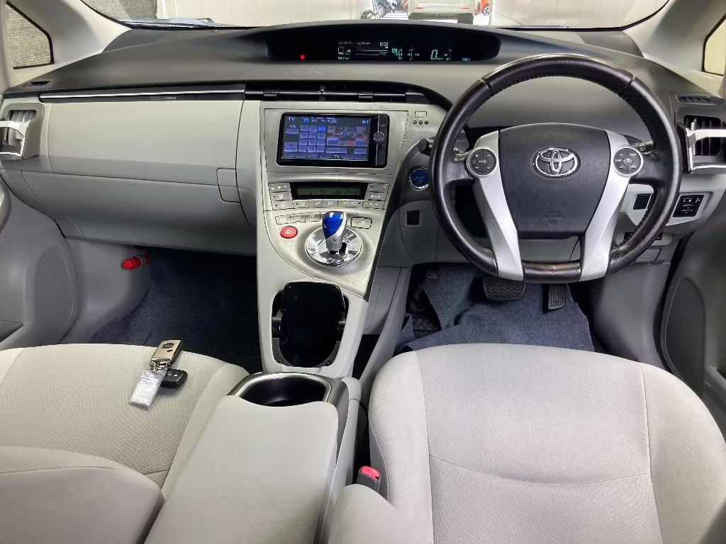 TOYOTA PRIUS