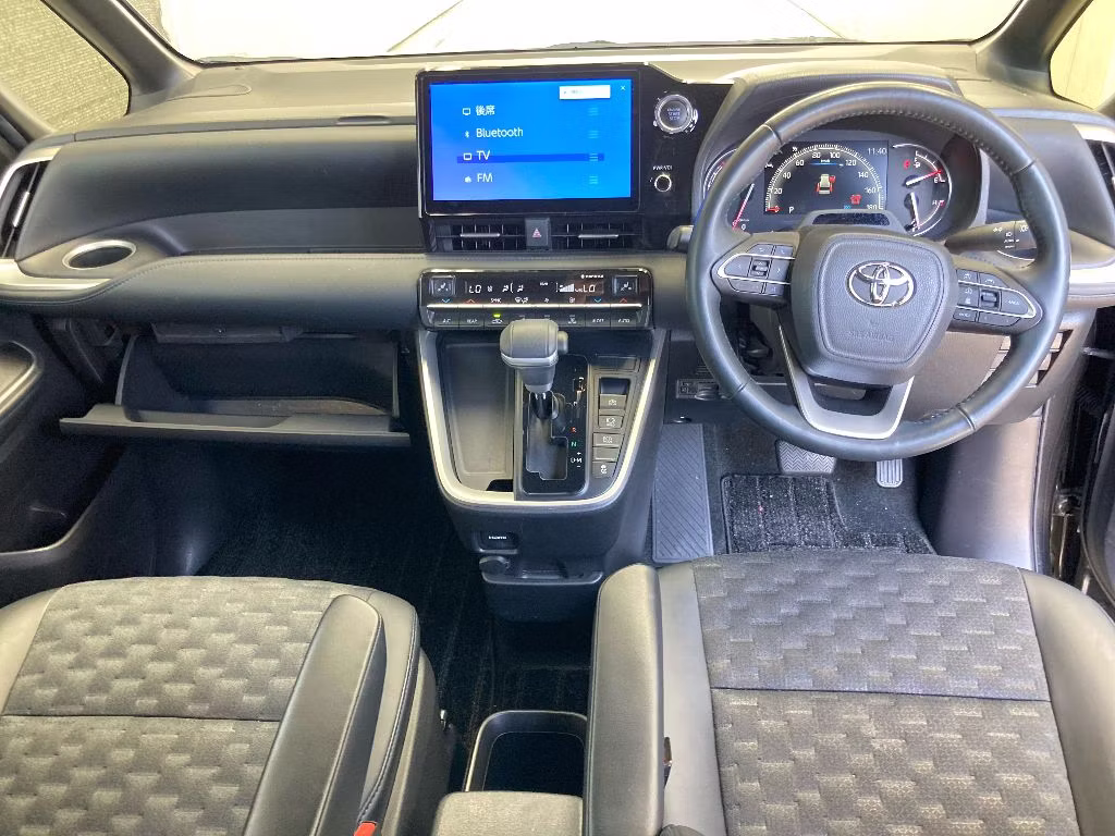 TOYOTA VOXY