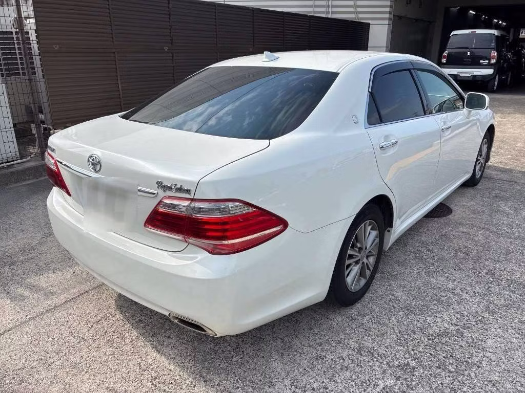 TOYOTA CROWN