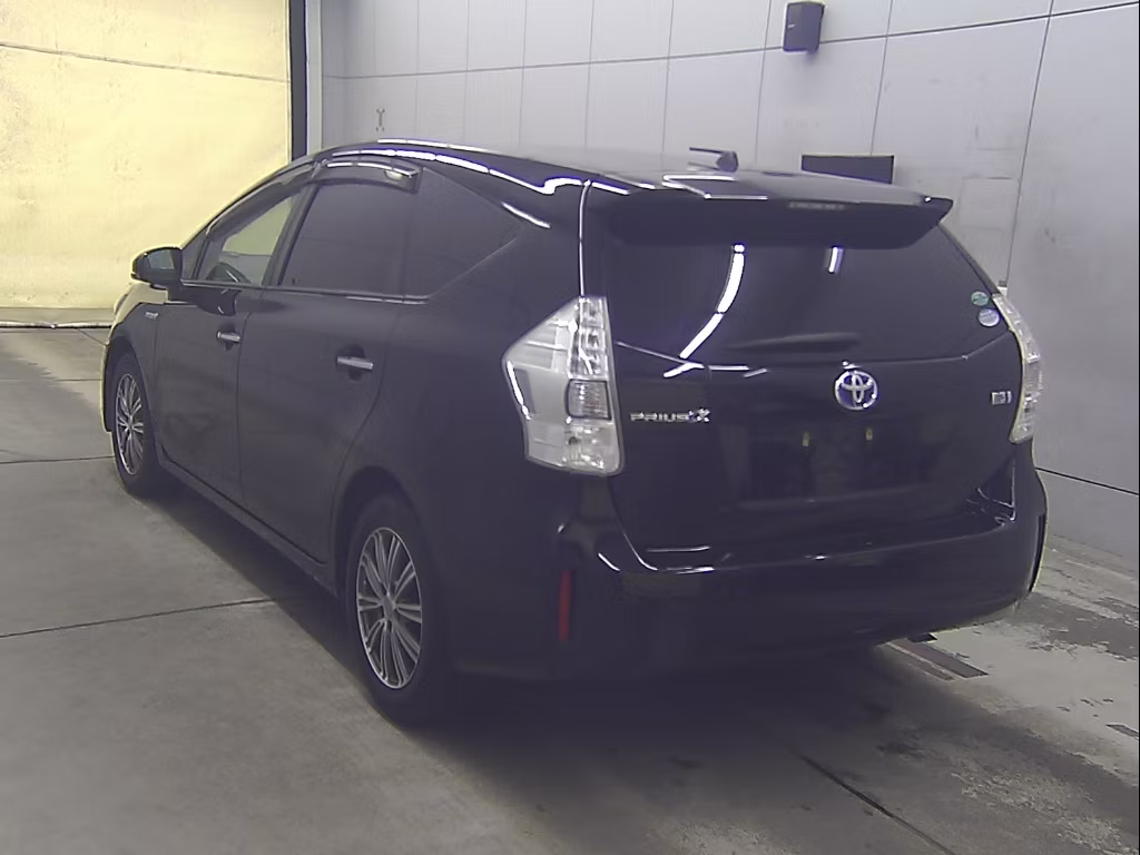TOYOTA PRIUS ALPHA