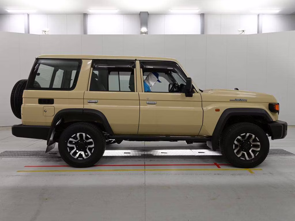 TOYOTA LAND CRUISER