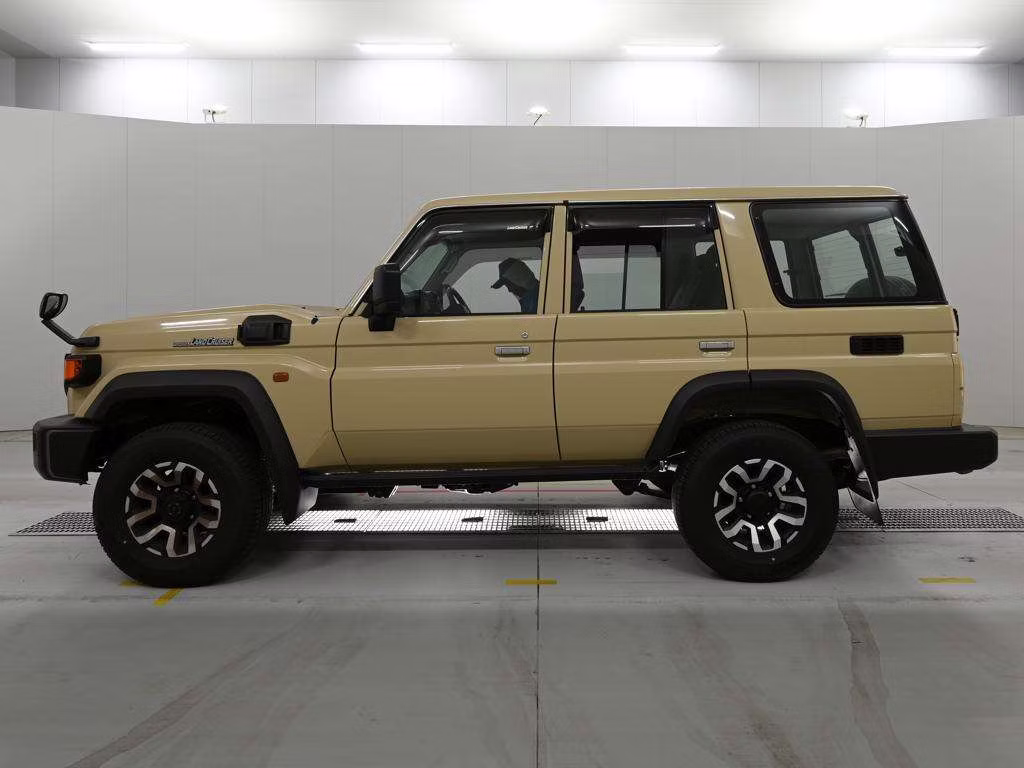 TOYOTA LAND CRUISER