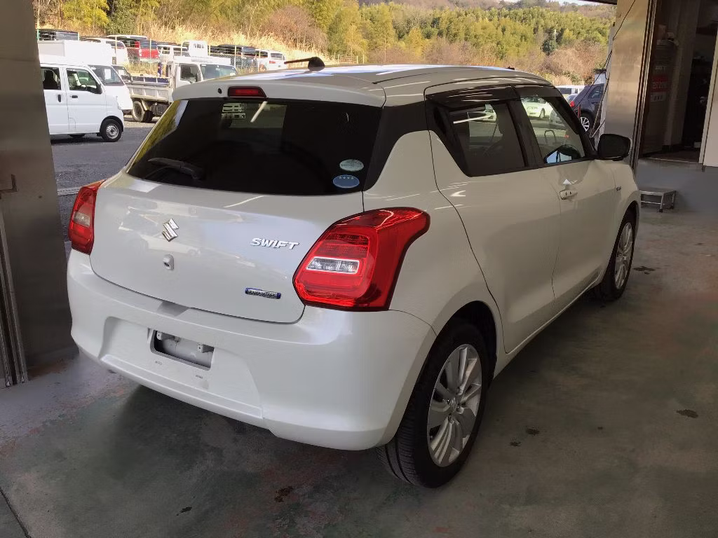 SUZUKI SWIFT