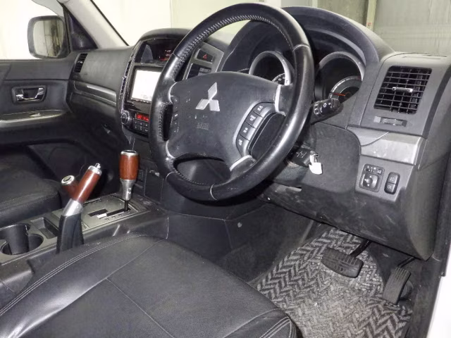 MITSUBISHI PAJERO
