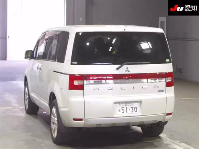 MITSUBISHI DELICA D:5