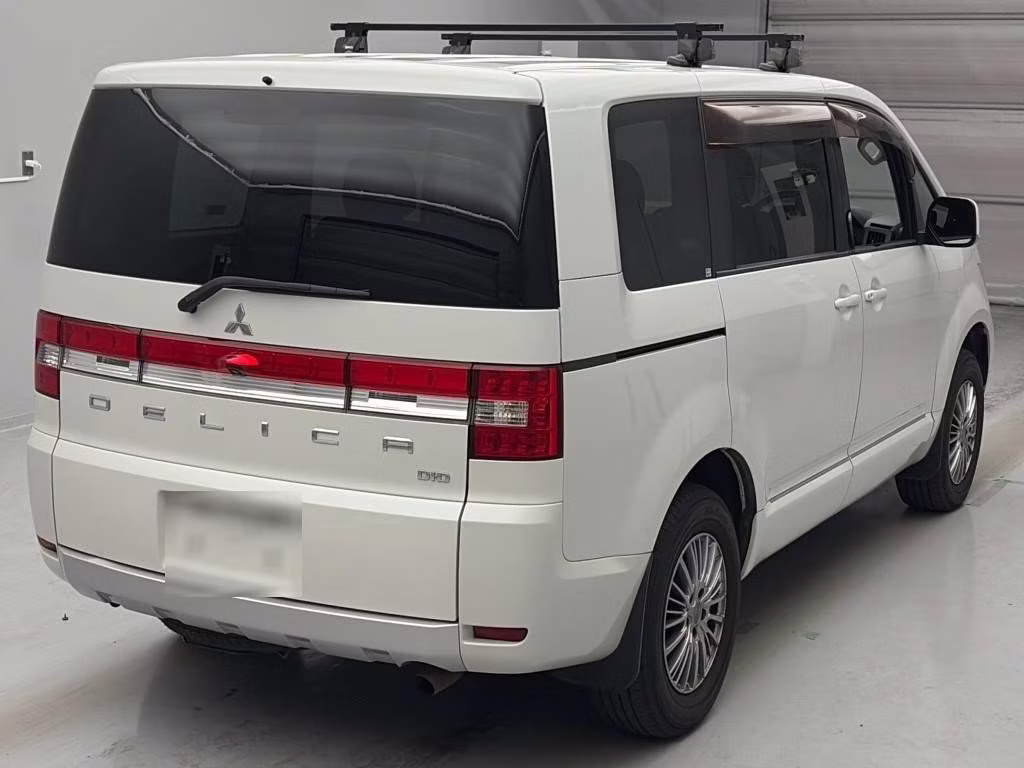 MITSUBISHI DELICA D:5
