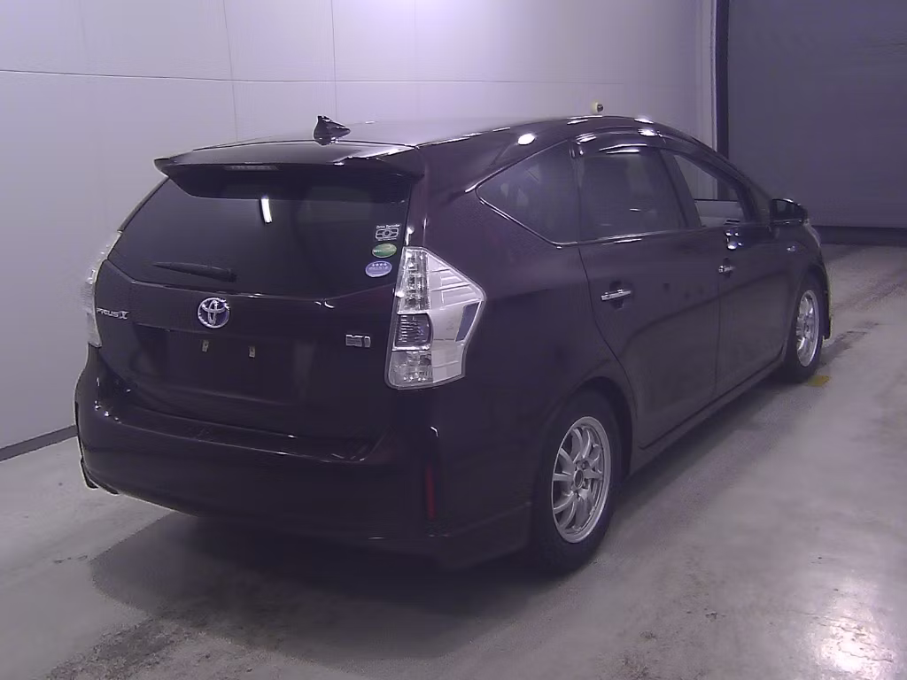 TOYOTA PRIUS ALPHA