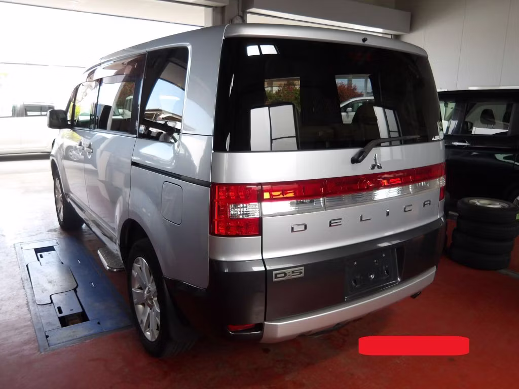 MITSUBISHI DELICA D:5