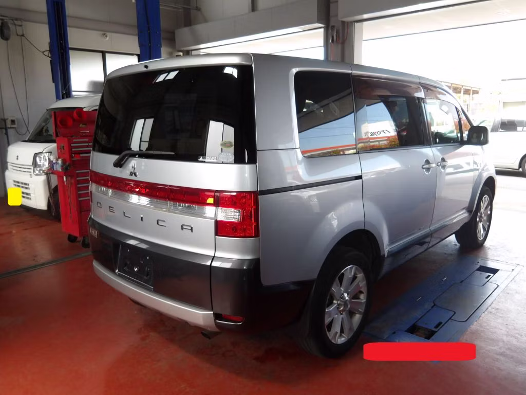 MITSUBISHI DELICA D:5