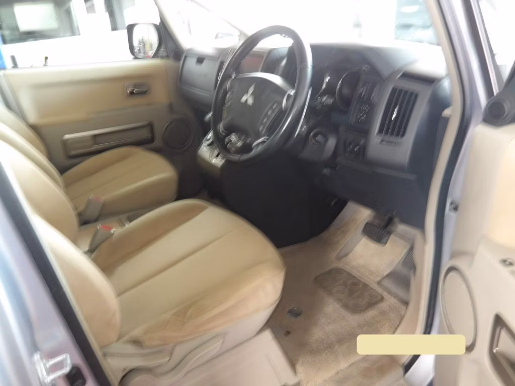 MITSUBISHI DELICA D:5