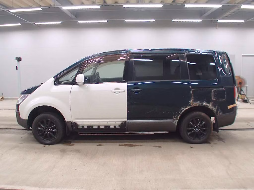 MITSUBISHI DELICA D:5