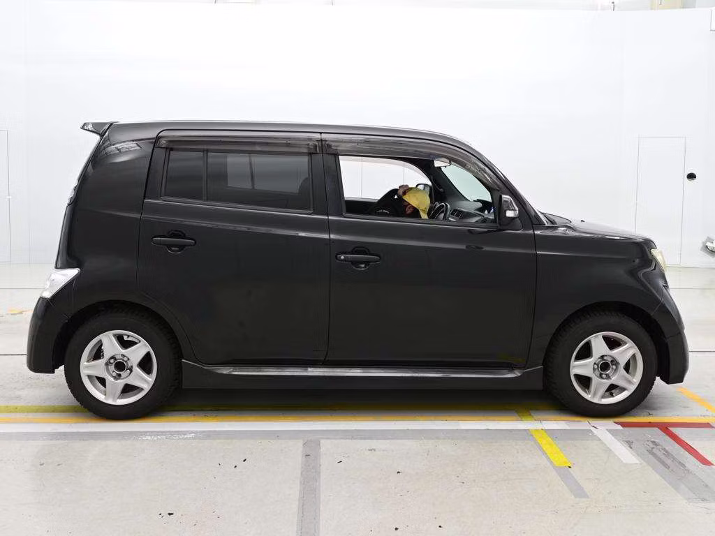 TOYOTA BB