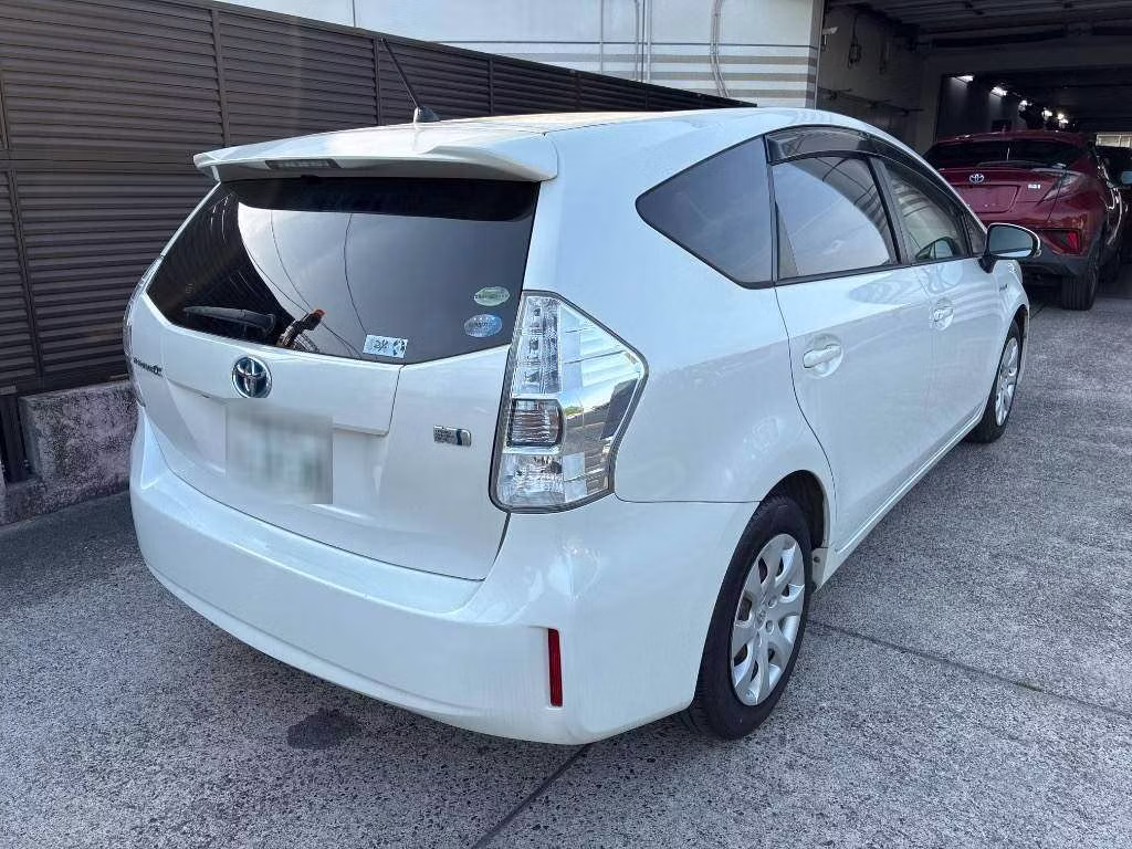 TOYOTA PRIUS ALPHA