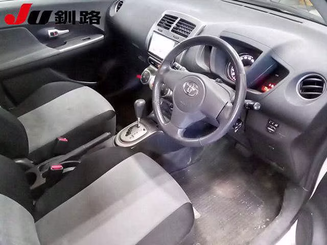 TOYOTA IST