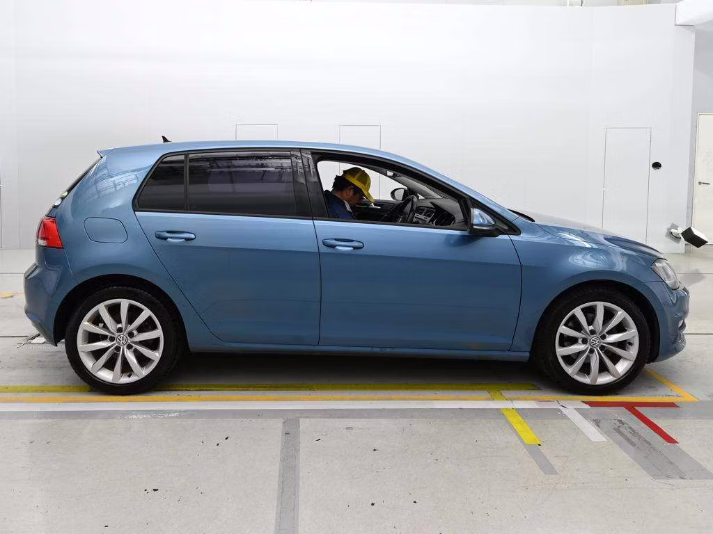 VOLKSWAGEN GOLF