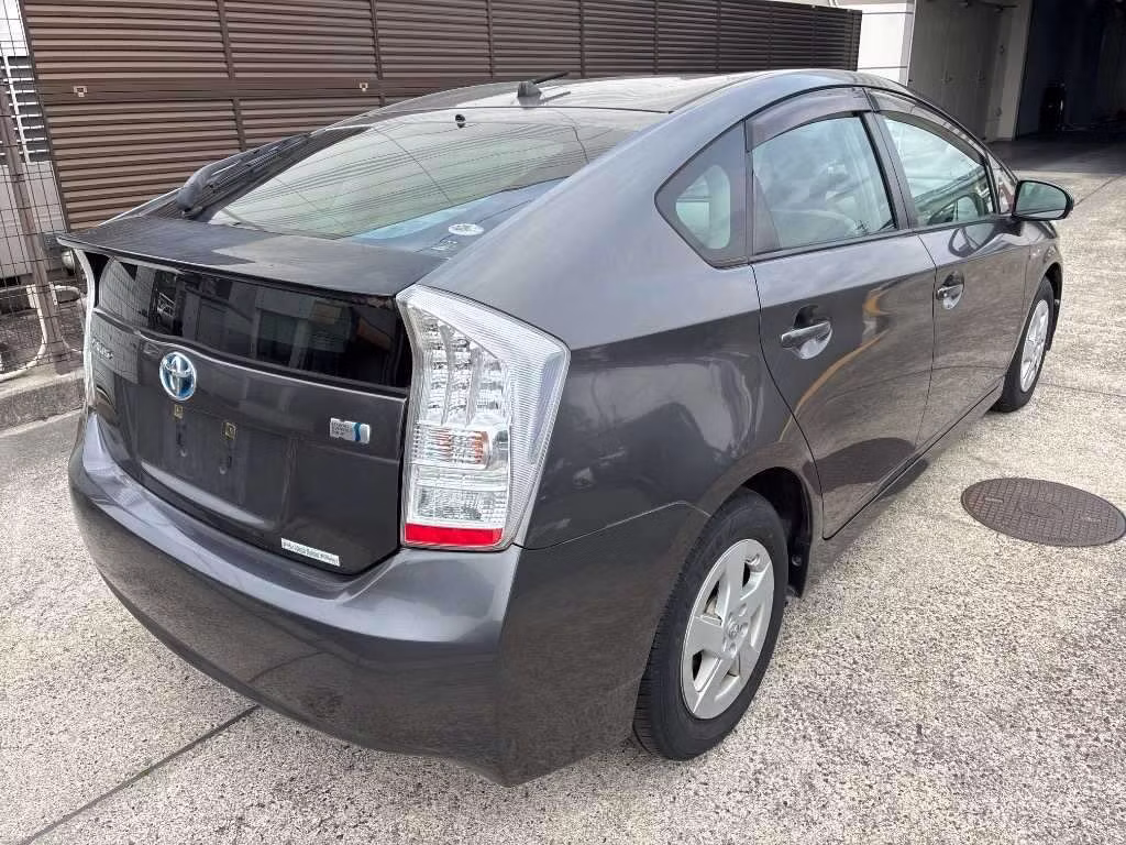 TOYOTA PRIUS