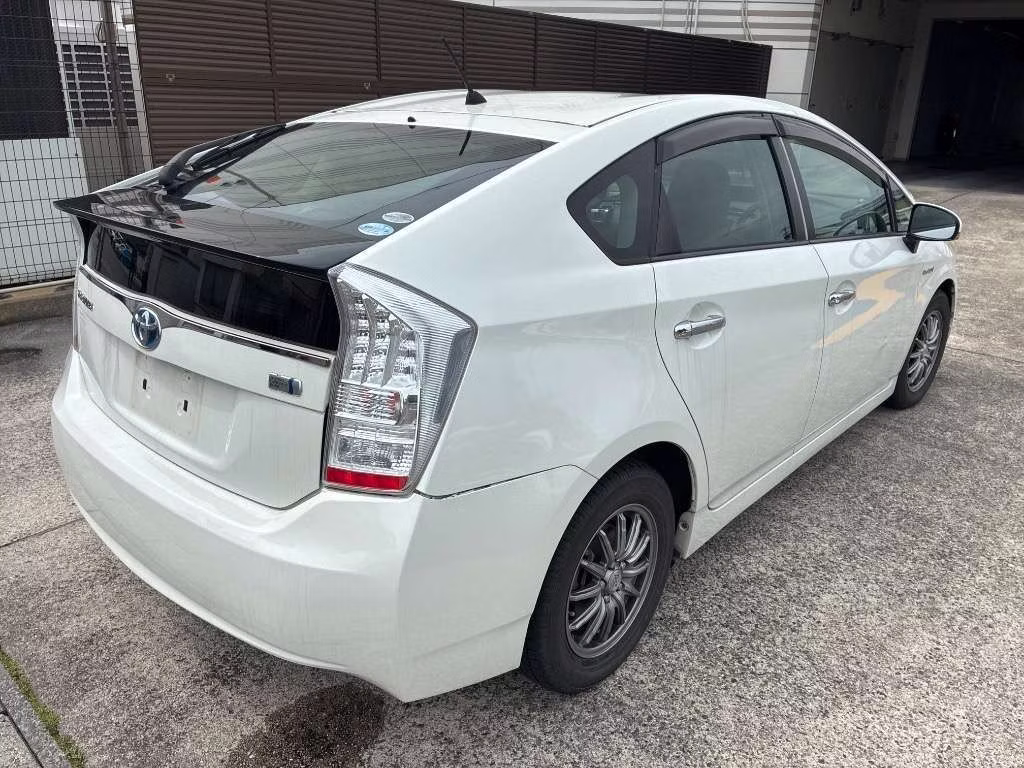 TOYOTA PRIUS