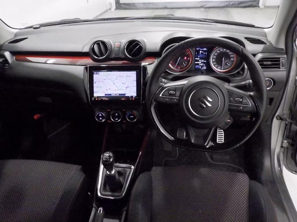 SUZUKI SWIFT