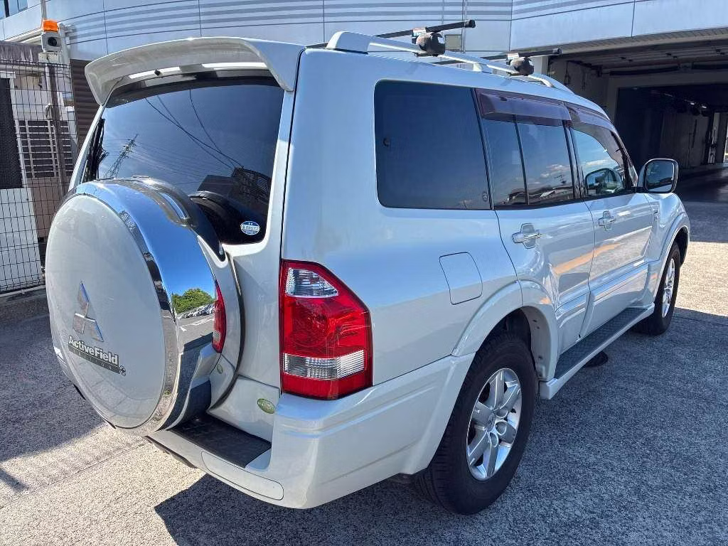 MITSUBISHI PAJERO