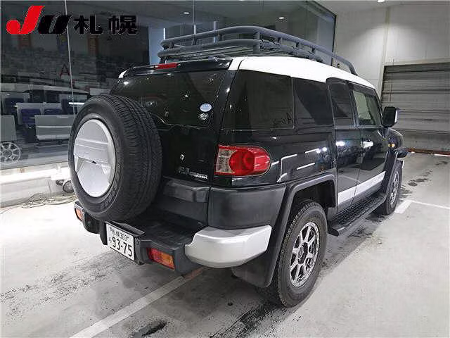 TOYOTA FJ CRUISER
