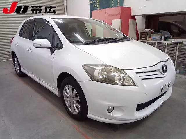 TOYOTA AURIS