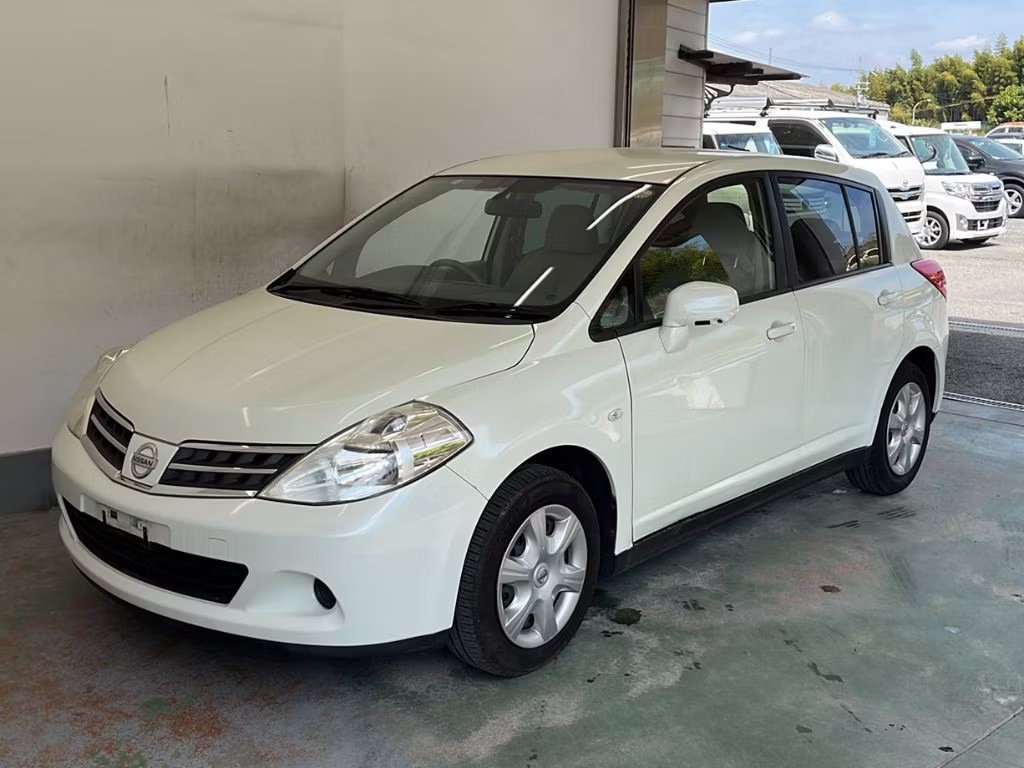 NISSAN TIIDA
